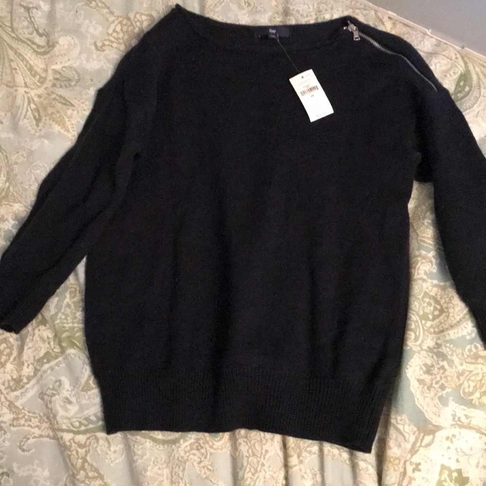 Gap sweater